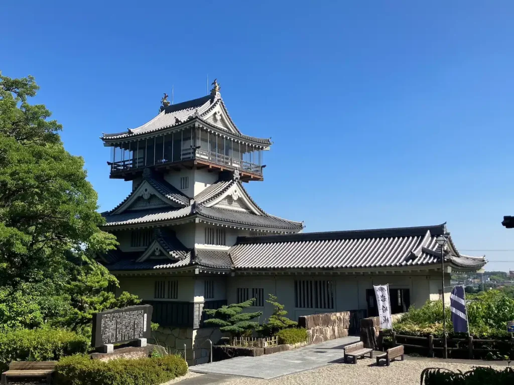 岩崎城模擬天守